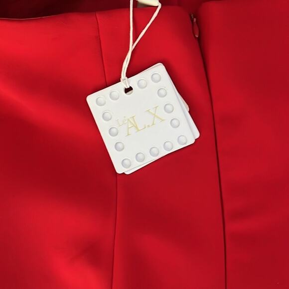 Le' AL.X Woven Crepe Straight Neck Sleeveless Cargo Suit Top in Ruby M - Picture 5 of 6